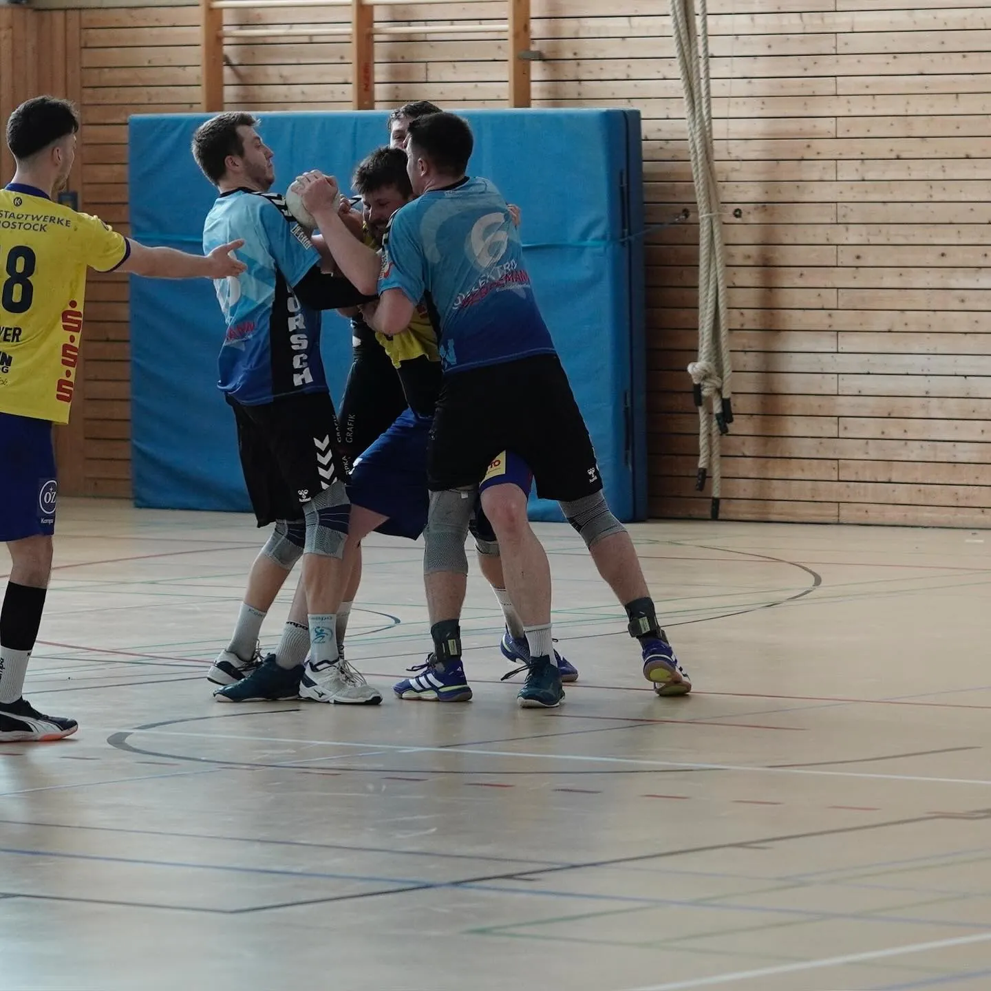 Foto 5 zum Beitrag Spiel gegen HC Empor Rostock II: 28:23 – wichtiger Heimsieg im Abstiegskampf