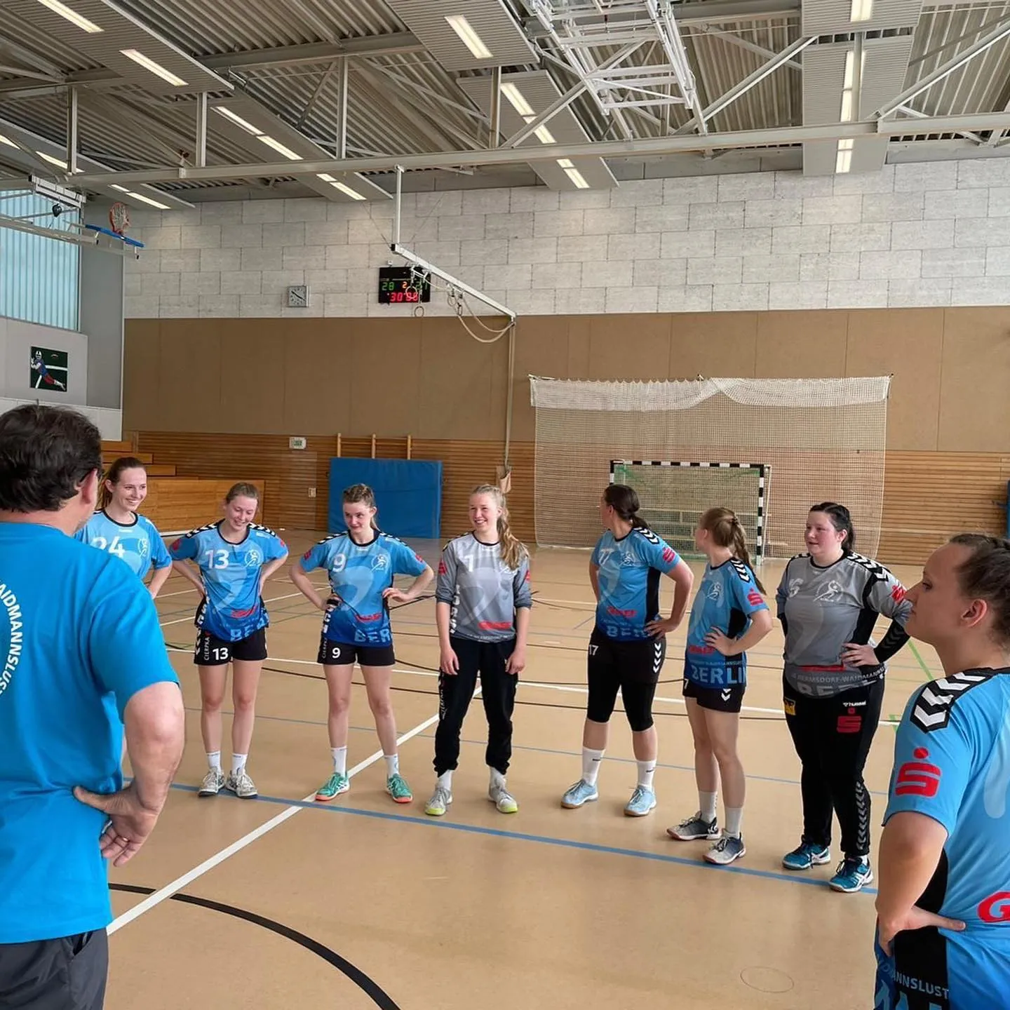Foto 2 zum Beitrag Spielbericht unserer 1. Frauen: