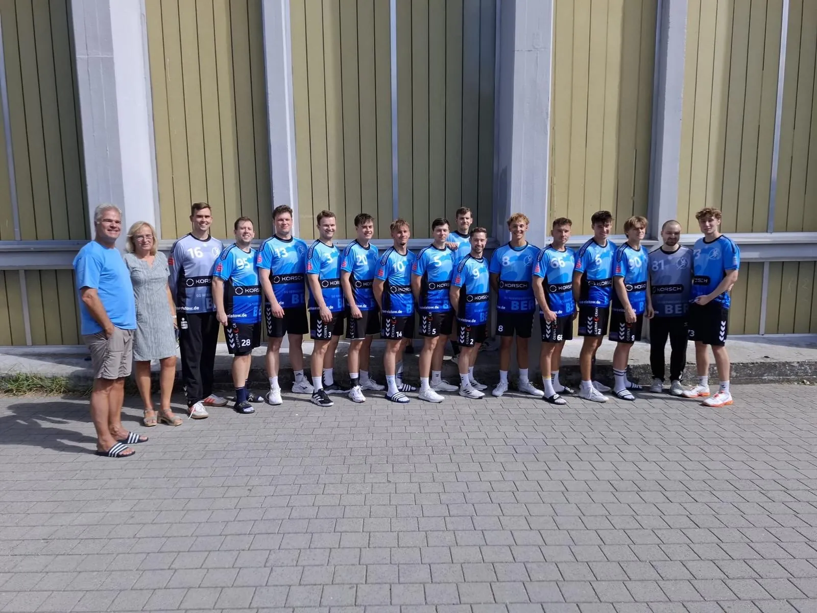 Foto 1 zum Beitrag Unsere neuen Trikots sind da – und sie sehen einfach nur super aus. Möglich gemacht hat das unser Sp