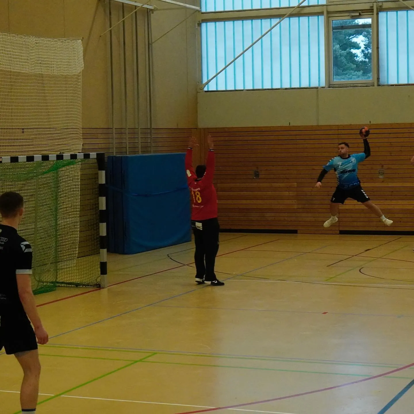 Foto 4 zum Beitrag 25:27 Niederlage gegen die @sg_handballer !