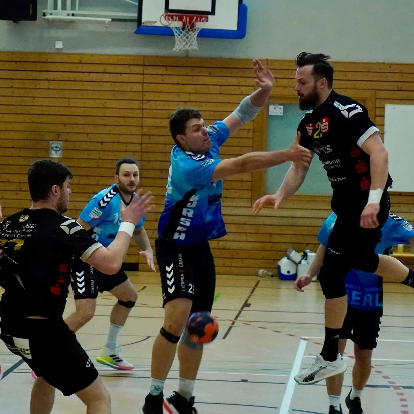 Foto 3 zum Beitrag 25:27 Niederlage gegen die @sg_handballer !