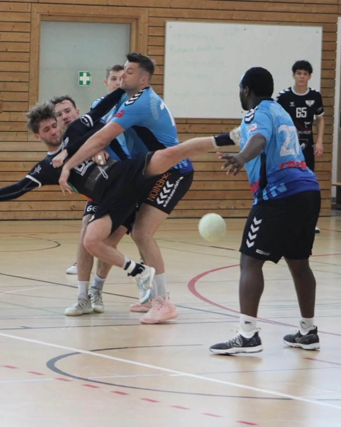 Foto 4 zum Beitrag Verbandsliga 03.05.2026 - SG Hermsdorf/ Waidmannslust II gegen BFC Preussen II