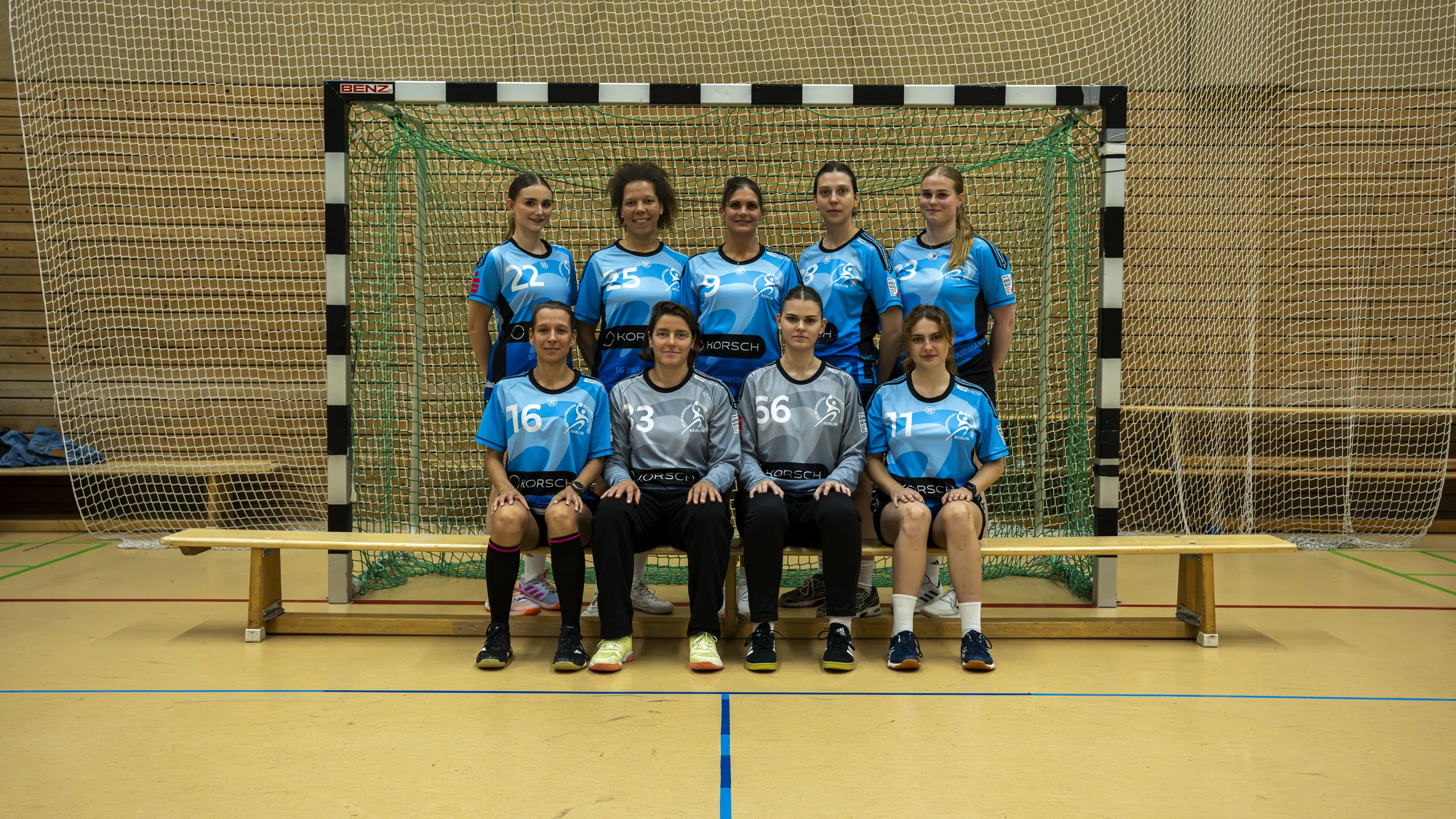 Teamfoto der Frauen II